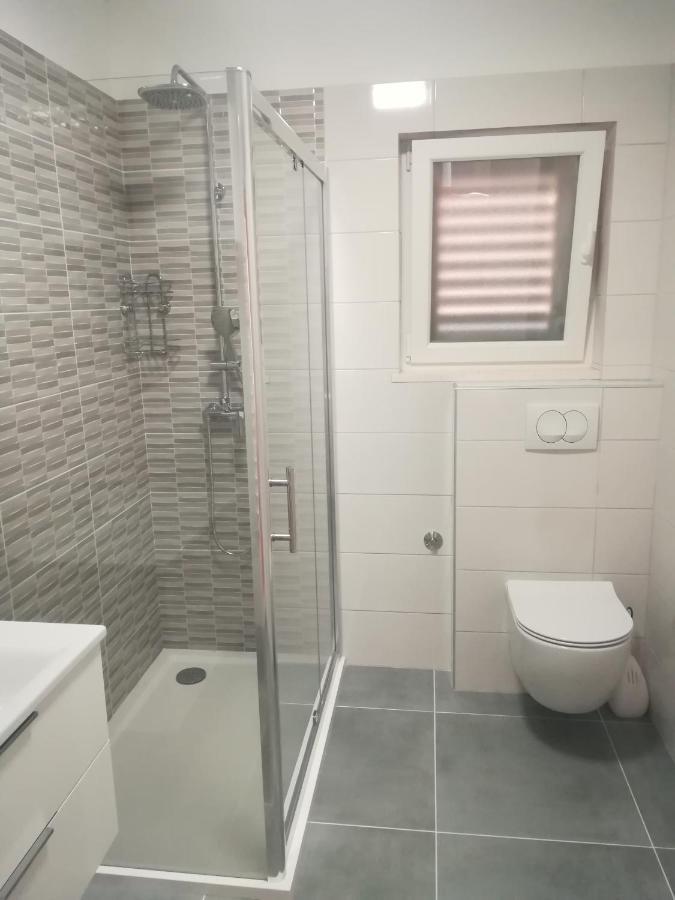Apartments Vukas Lumbarda Eksteriør bilde