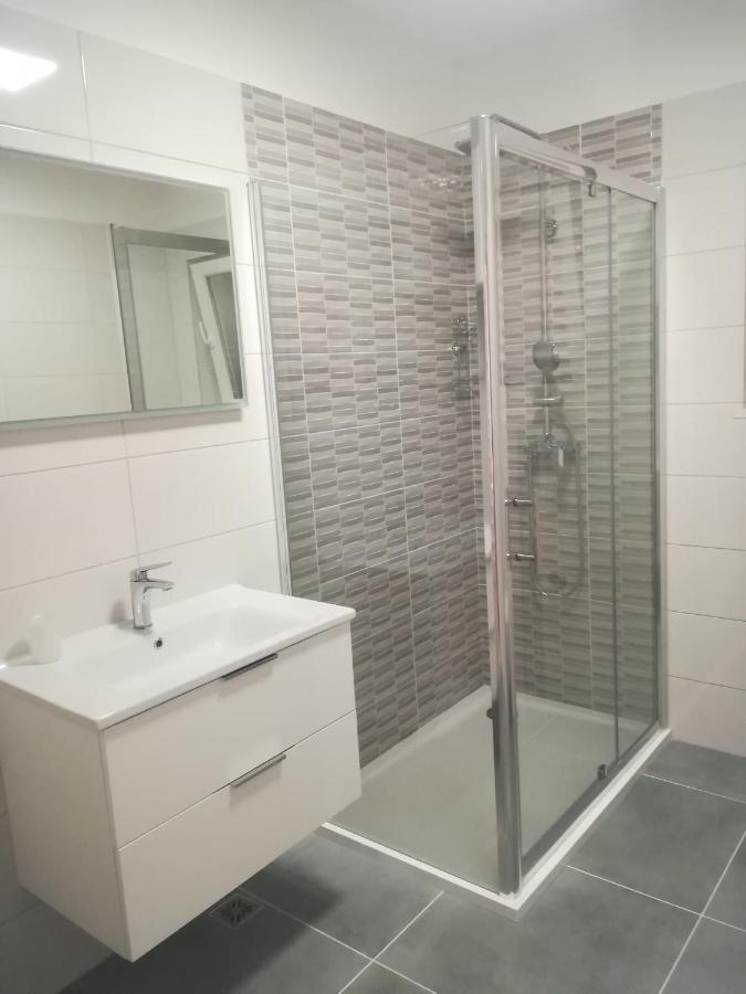 Apartments Vukas Lumbarda Eksteriør bilde
